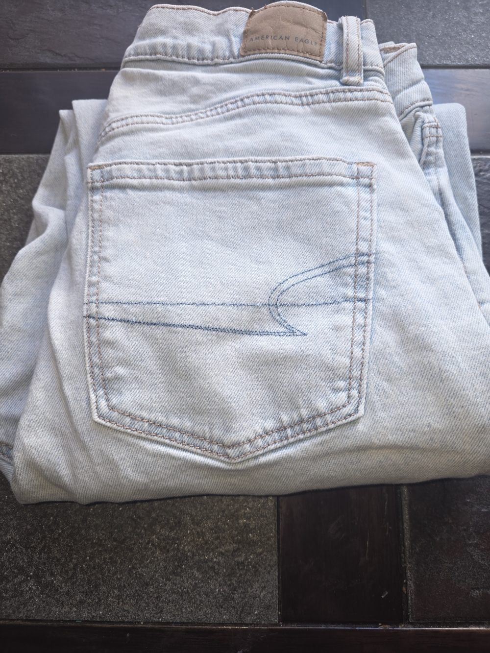 American Eagle Outfitters Light Blue Relaxed Fit Women’s Jeans